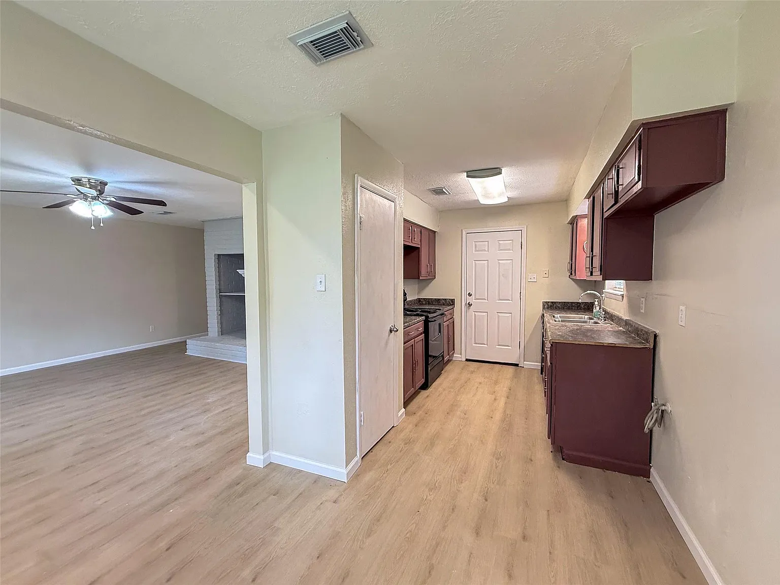 4 bed, 2.0 bath, 1480 sqft, $1,775 — Photo 3