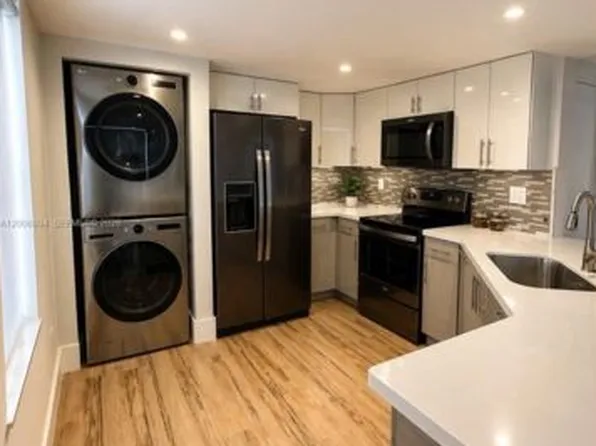 8590 NW 3rd Ln, Miami, FL 33126