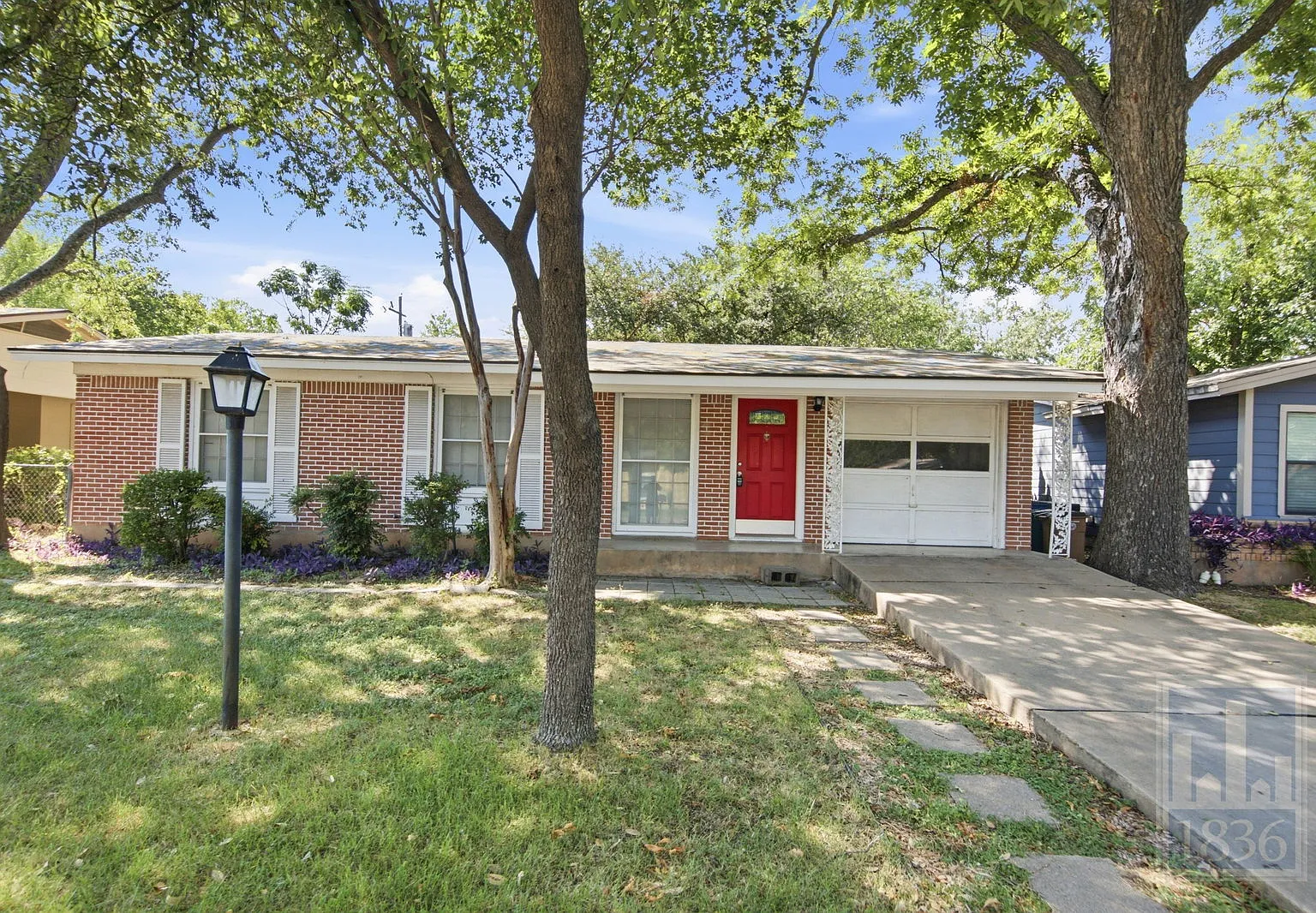 3 bed, 1.0 bath, 1112 sqft, $2,095 — Photo 1