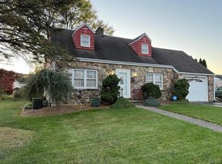 2530 Gap View Rd, Slatington, PA 18080