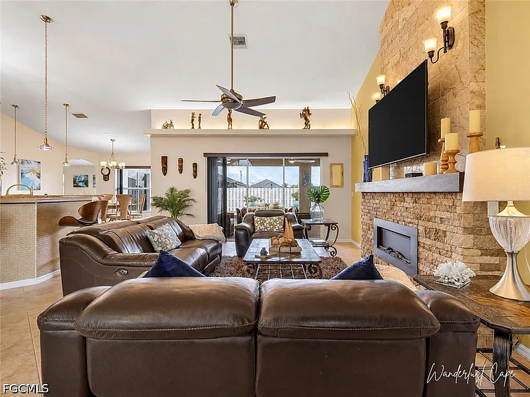 4413 SW 10th Ave — Photo 6