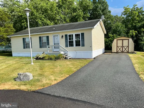 928 Lakeview Dr, Green Lane, PA 18054