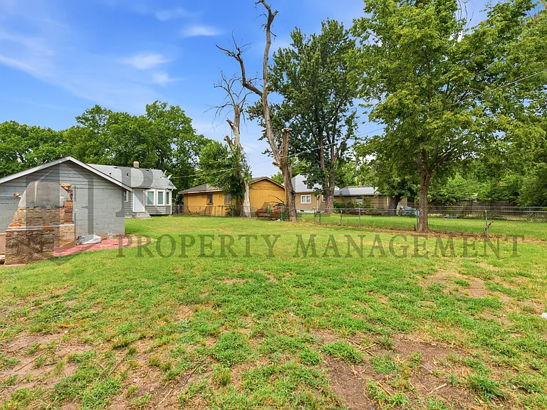 1836 S Gold St — Photo 9