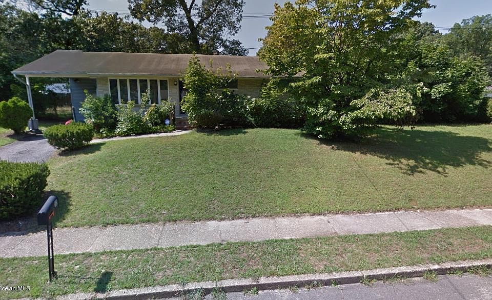 1st image of 10 Cathedral Dr