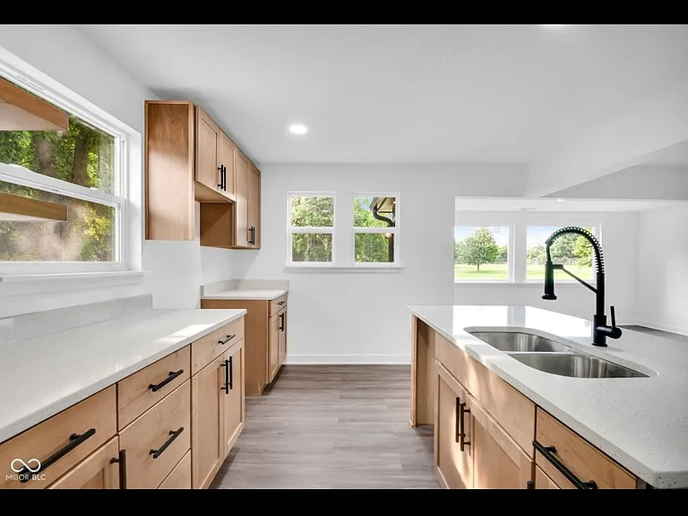 1555 N Dearborn St — Photo 9