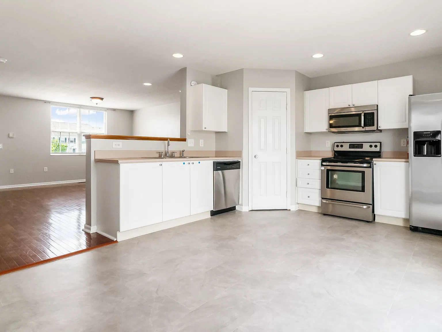 2 bed, 2.5 bath, 1280 sqft, $2,150 — Photo 3