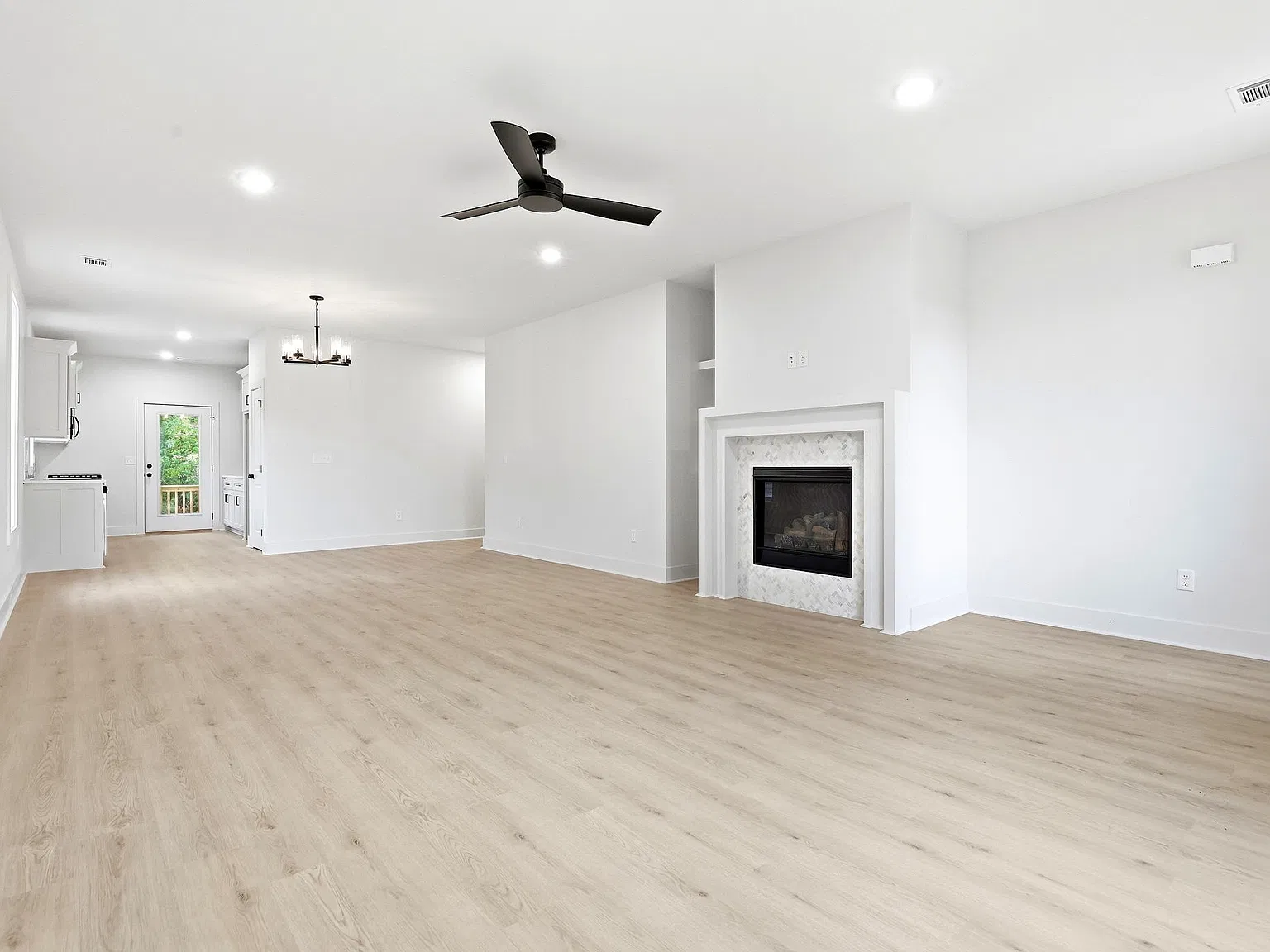 3 bed, 1650 sqft, $2,500 — Photo 3