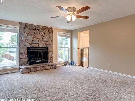 4th image of 15207 SE Meadow Park Dr