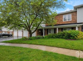 629 Dana Ct APT B, Naperville, IL 60563