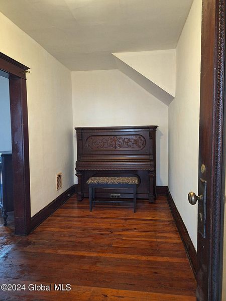 5th image of 9 Woodrow Court
