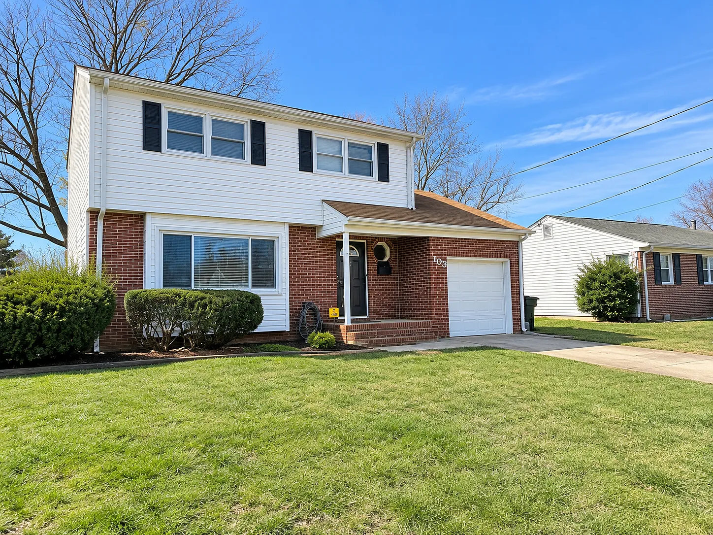 4 bed, 1.5 bath, 1322 sqft, $2,300 — Photo 2