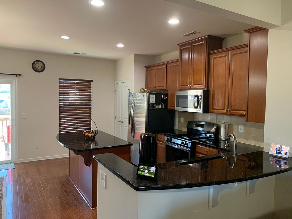 2nd image of 730 Suffield Way
