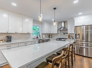 13 Patterson Dr, Oak Ridge, NJ 07438