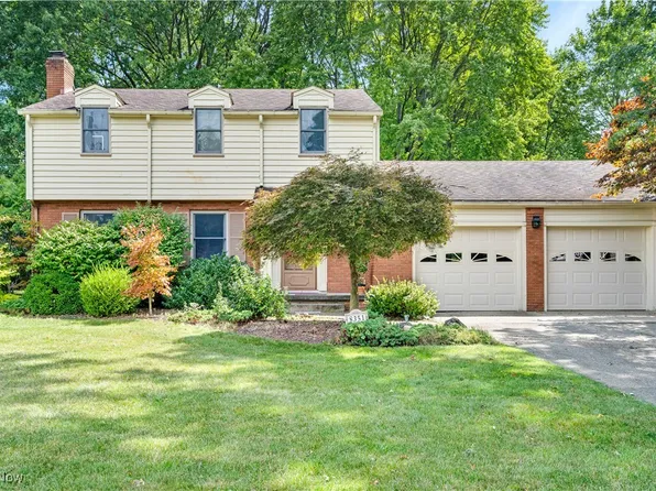 8351 Chesterton Dr, Poland, OH 44514