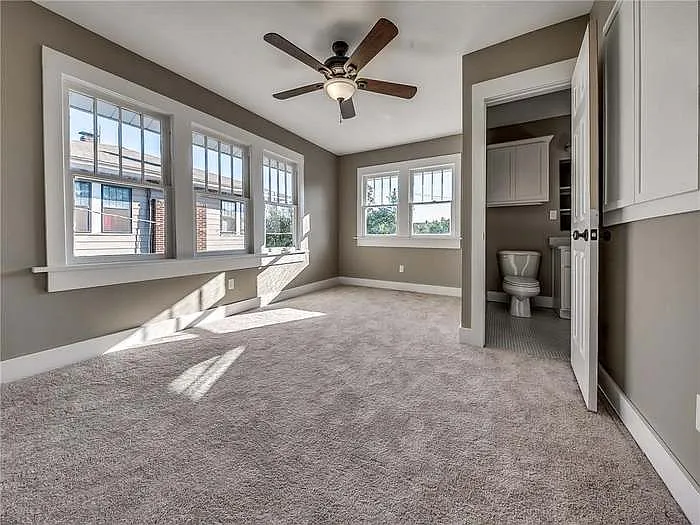 2213 N Shartel Ave — Photo 25