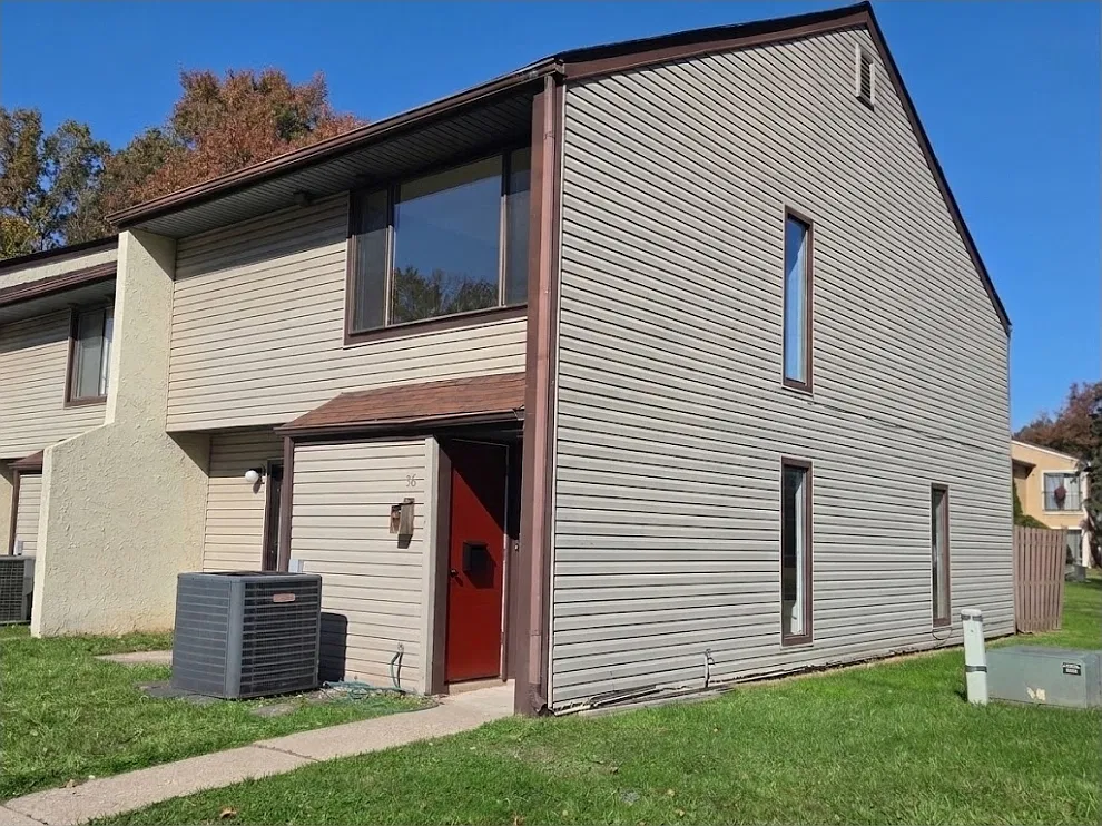 3 bed, 2.5 bath, 1600 sqft, $3,000 — Photo 2