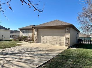 710 Hidden Meadows Ct, Paola, KS 66071