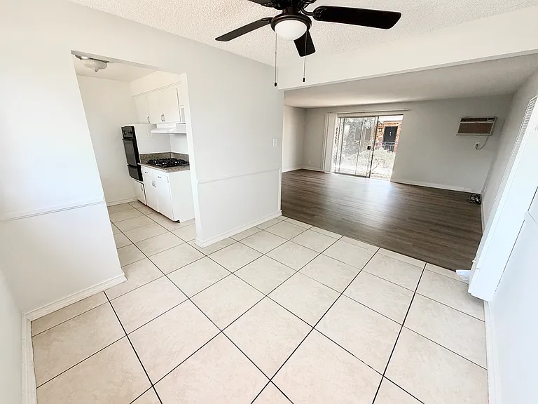 585 W Sierra Madre Blvd — Photo 14