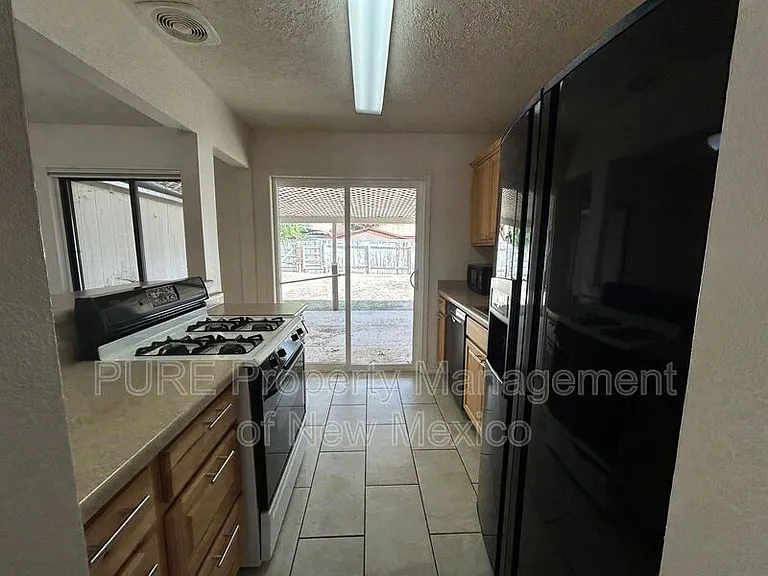 2104 Smith Ln — Photo 4
