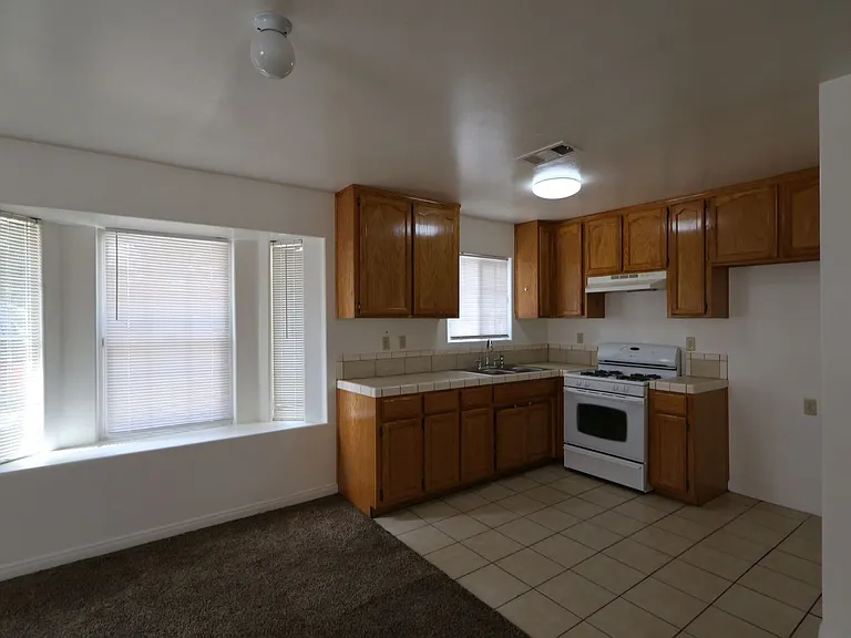448 S Oildale Dr #A — Photo 8