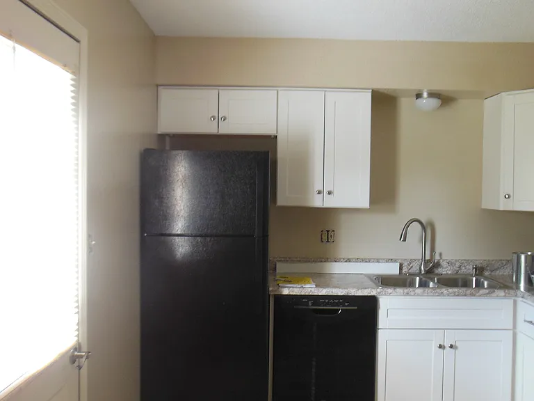 633 NE English Manor Dr #A — Photo 4