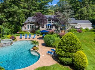 10 Kodiak Dr, Woodbury, NY 11797