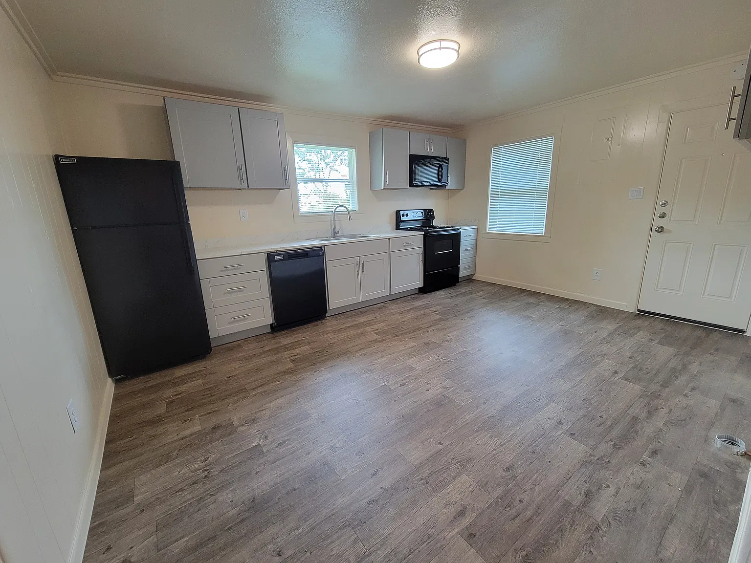 2 bed, 1110 sqft, $1,200 — Photo 2