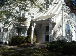 205 Oliphant Ln, Mount Laurel, NJ 08054