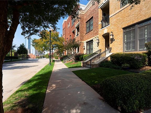 2nd image of 405 NE 1st St