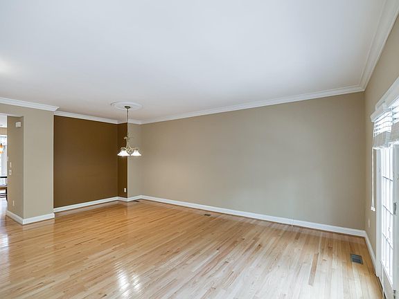 5th image of 2807 Marywood Oaks Ln