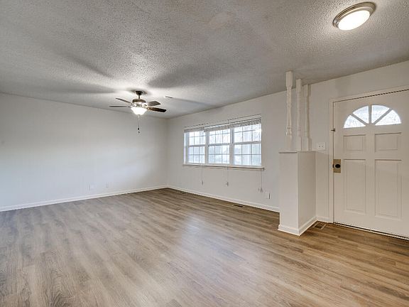 4th image of 803 W Childress St