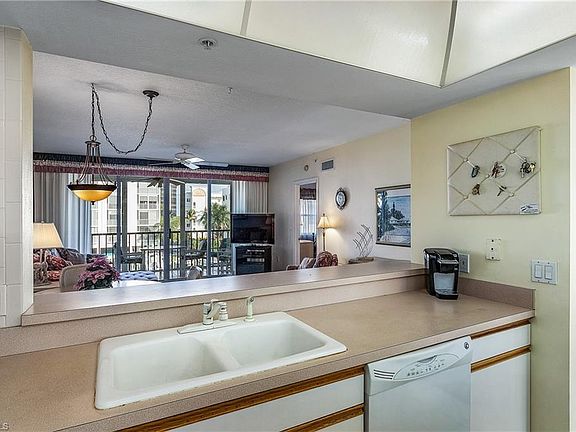 5th image of 4401 Bay Beach Ln APT 821