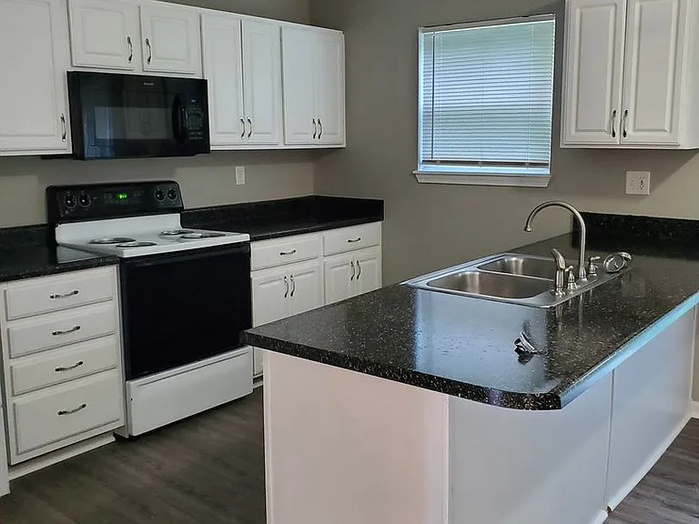 405D SE Brandon Ct — Photo 6