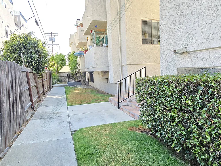 10758 Lawler St #7 — Photo 11