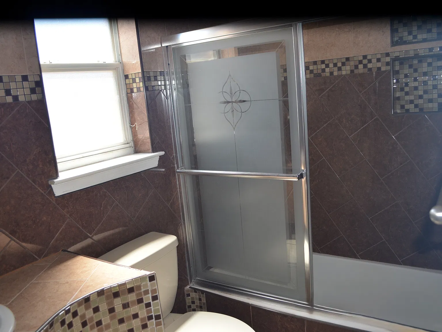 3 bed, 1600 sqft, $1,900 — Photo 3
