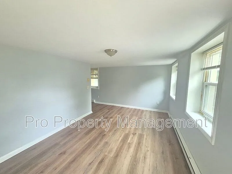 2 bed, 1.0 bath, $1,595 — Photo 2