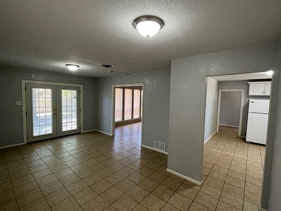 4th image of 2405 Cornell Dr
