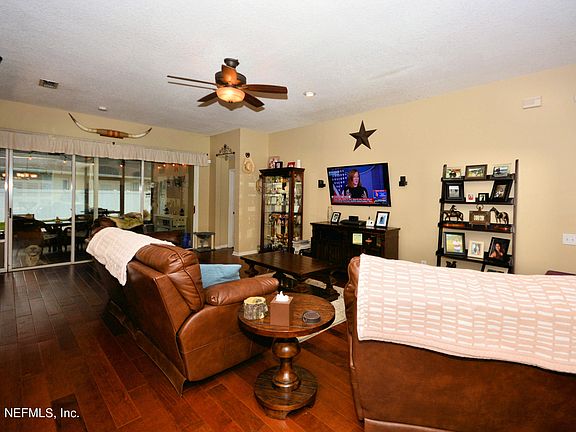 4th image of 10610 Roundwood Glen Ct
