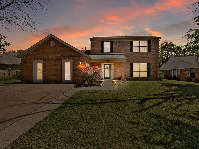 308 Mack Dr — Photo 1