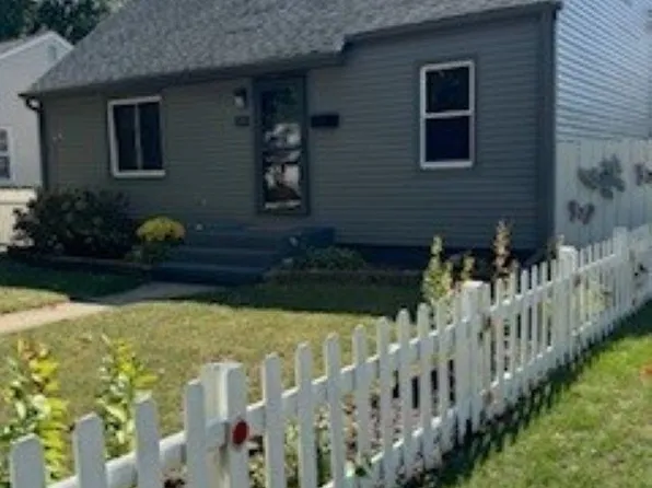 2004 Sharon Ave, Rockford, IL 61103