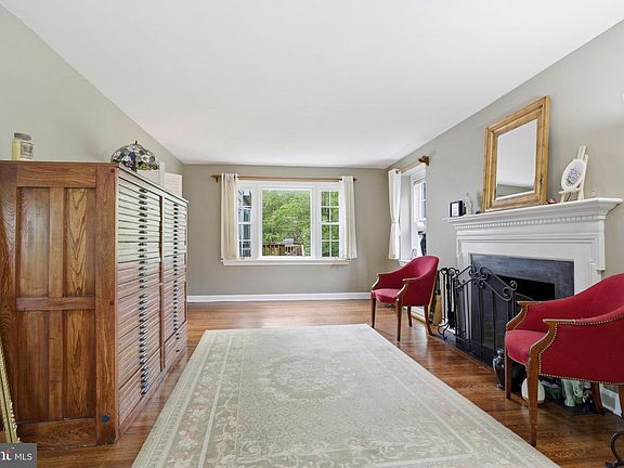 5th image of 301 Riverview Rd