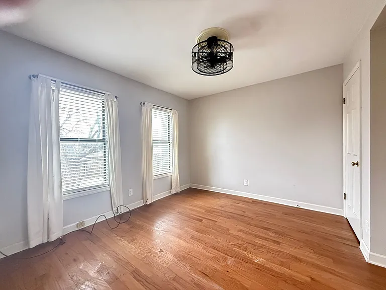 932B Russell St — Photo 3