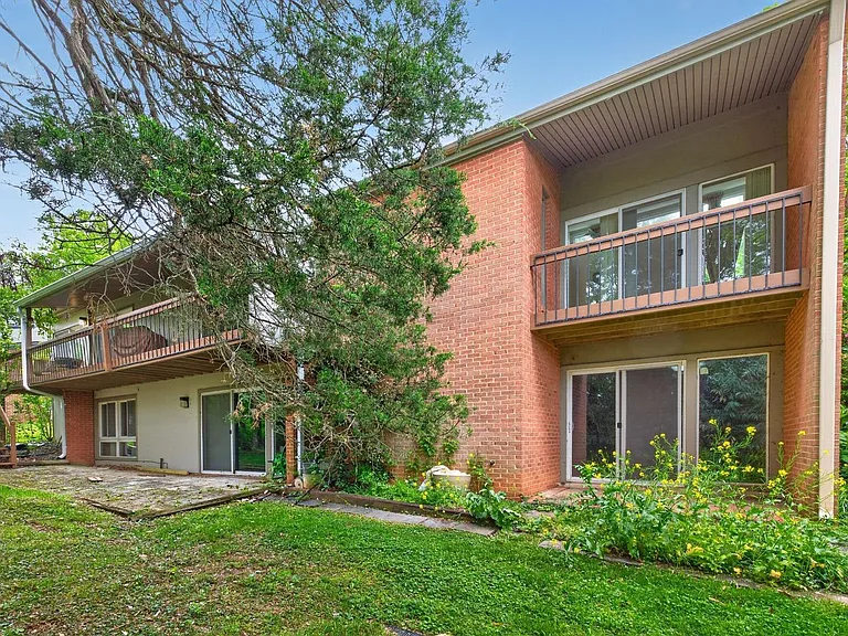 9404 Woodington Dr — Photo 44