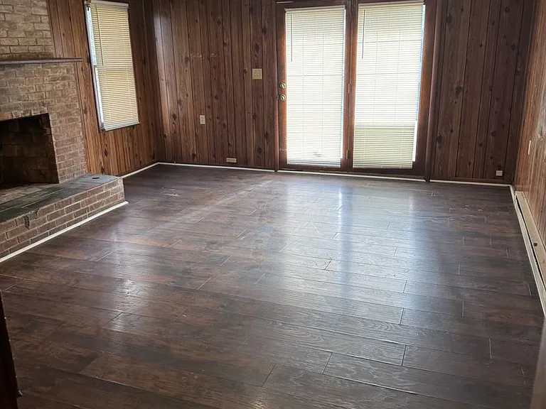 327 N Centre St — Photo 6