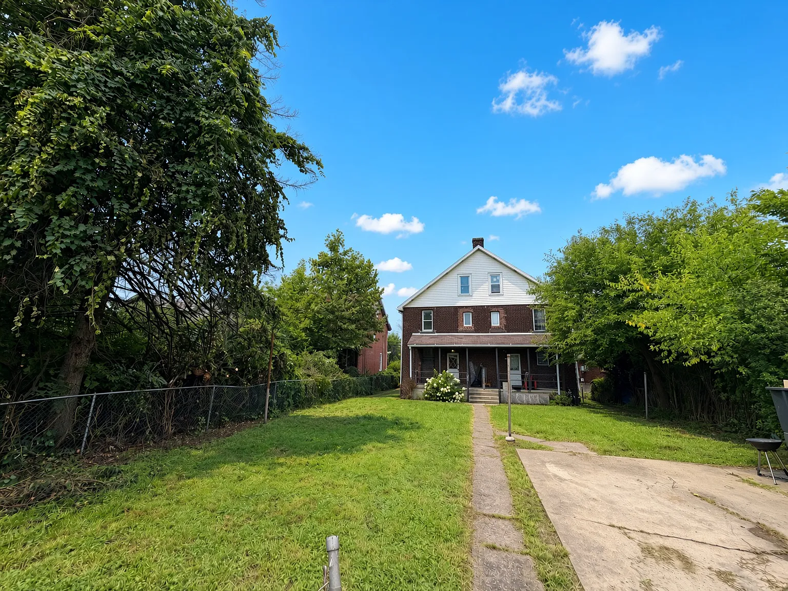 4 bed, 1.5 bath, 1800 sqft, $1,600 — Photo 2