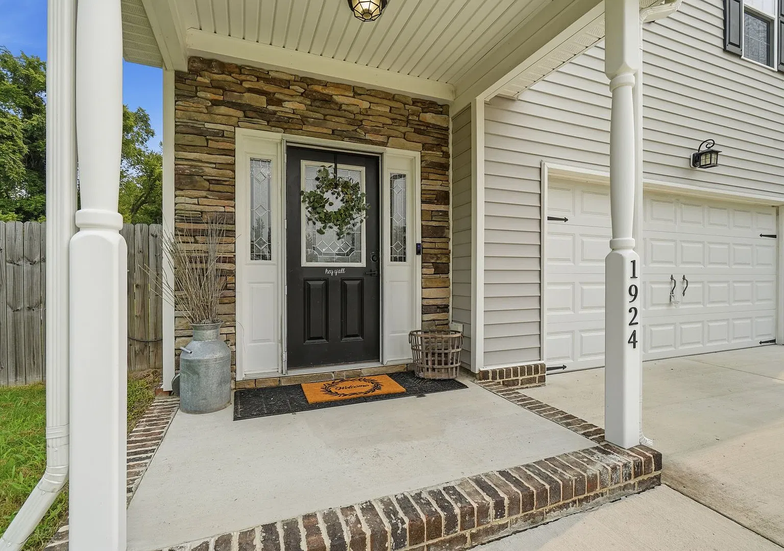 Newer Home On 3 Acres! Landscaping, Electric, Water, & Sewer Included In Price! Pet Friendly - At... — Photo 2