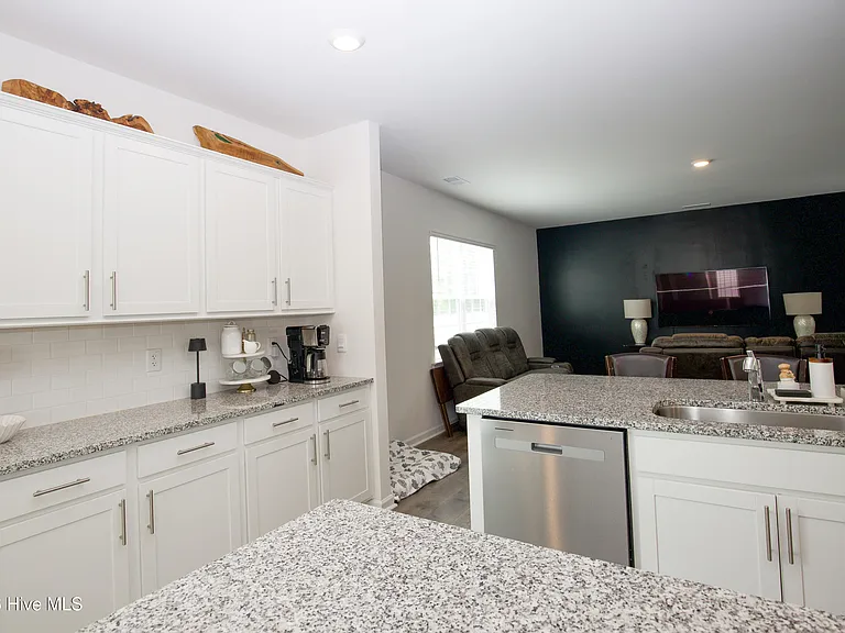 1179 Misty Creek Dr — Photo 24