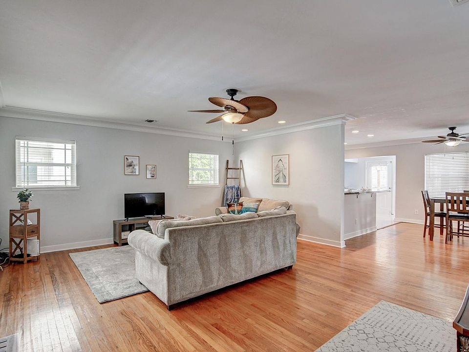 1st image of 515 SE 9th St