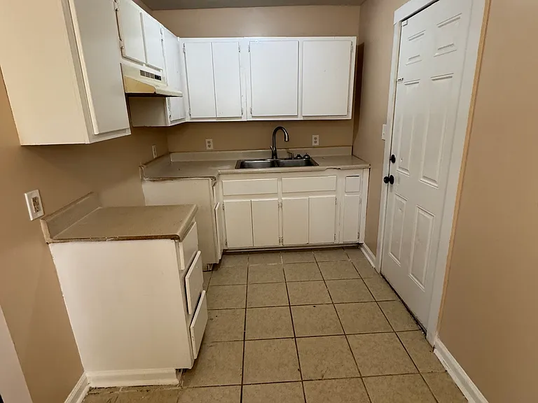 3934 Saint Charles Pl — Photo 6
