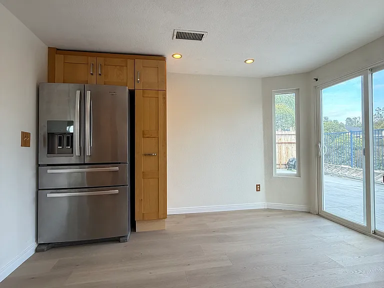 1813 Avenida Segovia — Photo 8